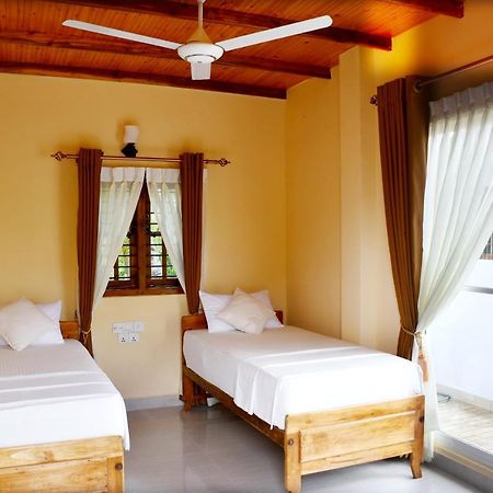 Bluewater Beach Resort ตรินโคมาลี ภายนอก รูปภาพ