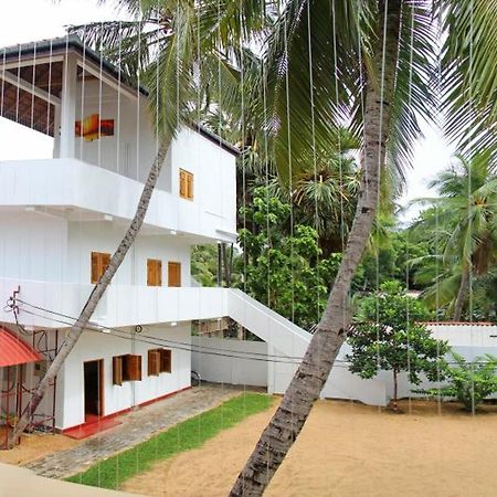 Bluewater Beach Resort ตรินโคมาลี ภายนอก รูปภาพ