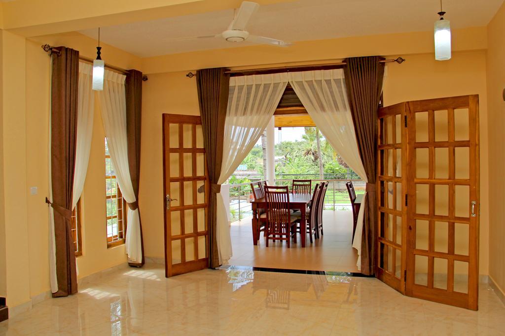 Bluewater Beach Resort ตรินโคมาลี ภายนอก รูปภาพ